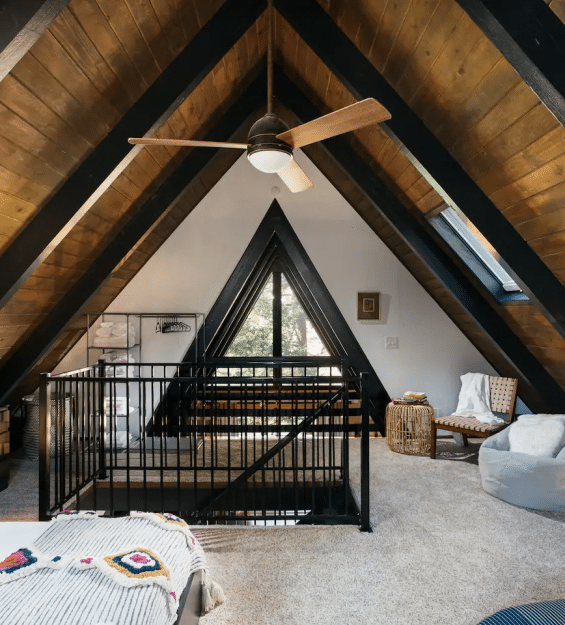 Aconchego e estilo em cada canto: Casa A-frame da Category Week, projetada para proporcionar um ambiente acolhedor e convidativo para você e sua família.