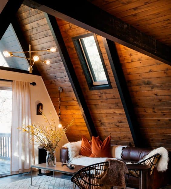 Oásis de tranquilidade: Casa A-frame da Category Week, onde o conforto encontra a natureza em um espaço perfeitamente projetado.