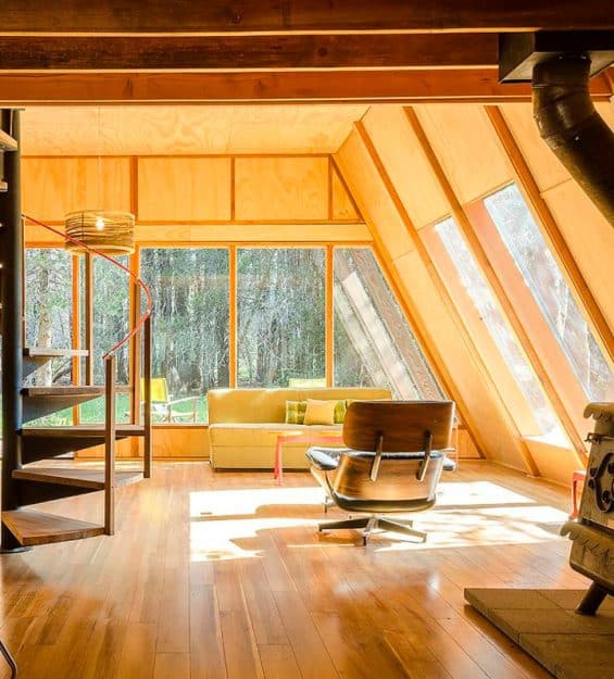 Ambiente sereno e convidativo: Casa A-frame da Category Week, proporcionando um santuário de calma e conforto