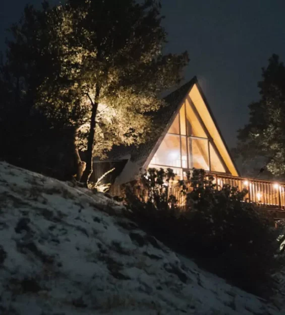 Casa A-frame: O equilíbrio perfeito entre forma e função, proporcionando espaços confortáveis e estilosos para toda a família, cortesia da Category Week